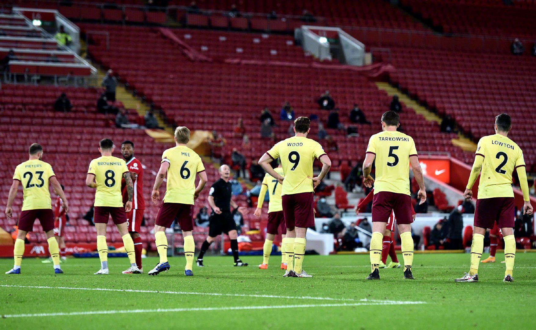 防线中穿梭 防线中穿梭